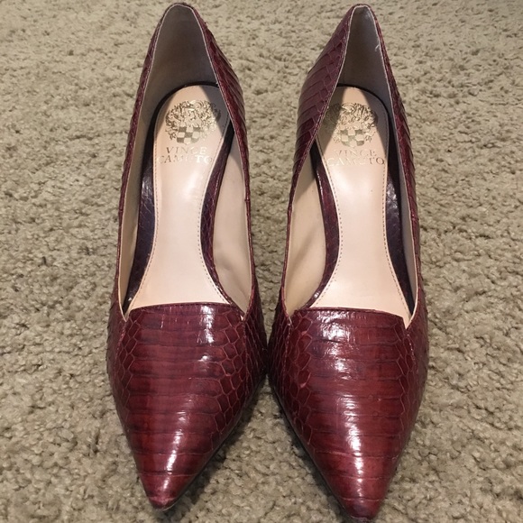 Vince Camuto Burgundy Heels size 7.5 - Picture 1 of 3
